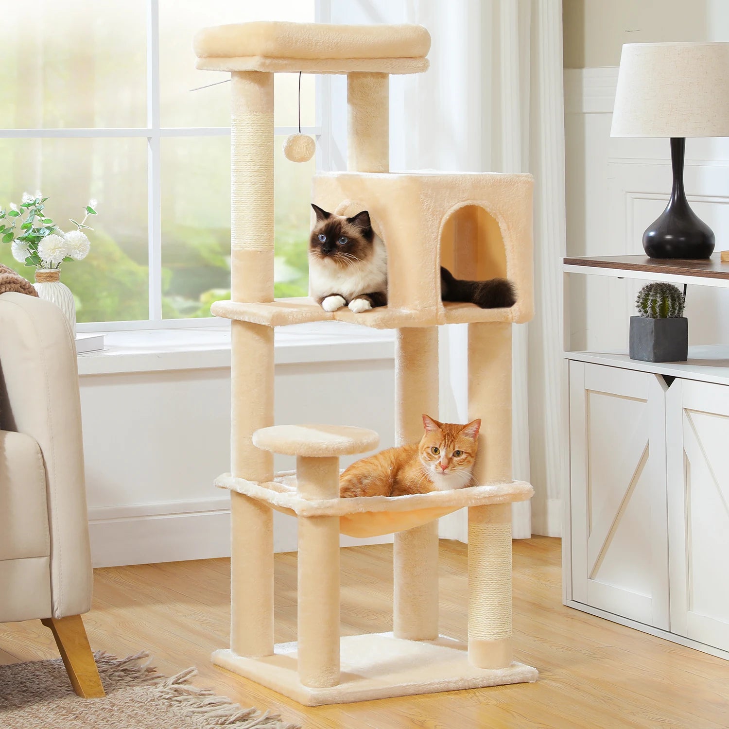 Arbre à chat à plusieurs niveaux avec poteaux à griffer, niche, hamac, griffoir