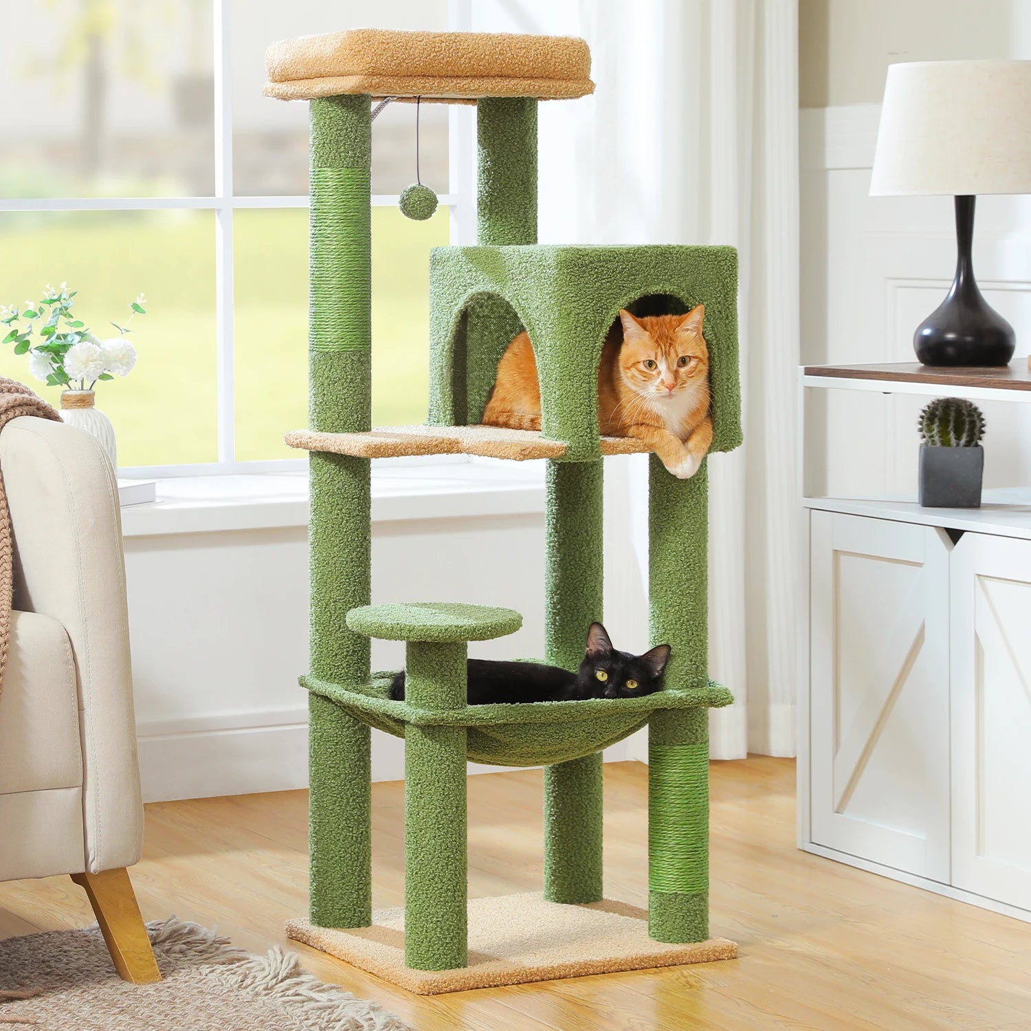 Arbre à chat à plusieurs niveaux avec poteaux à griffer, niche, hamac, griffoir