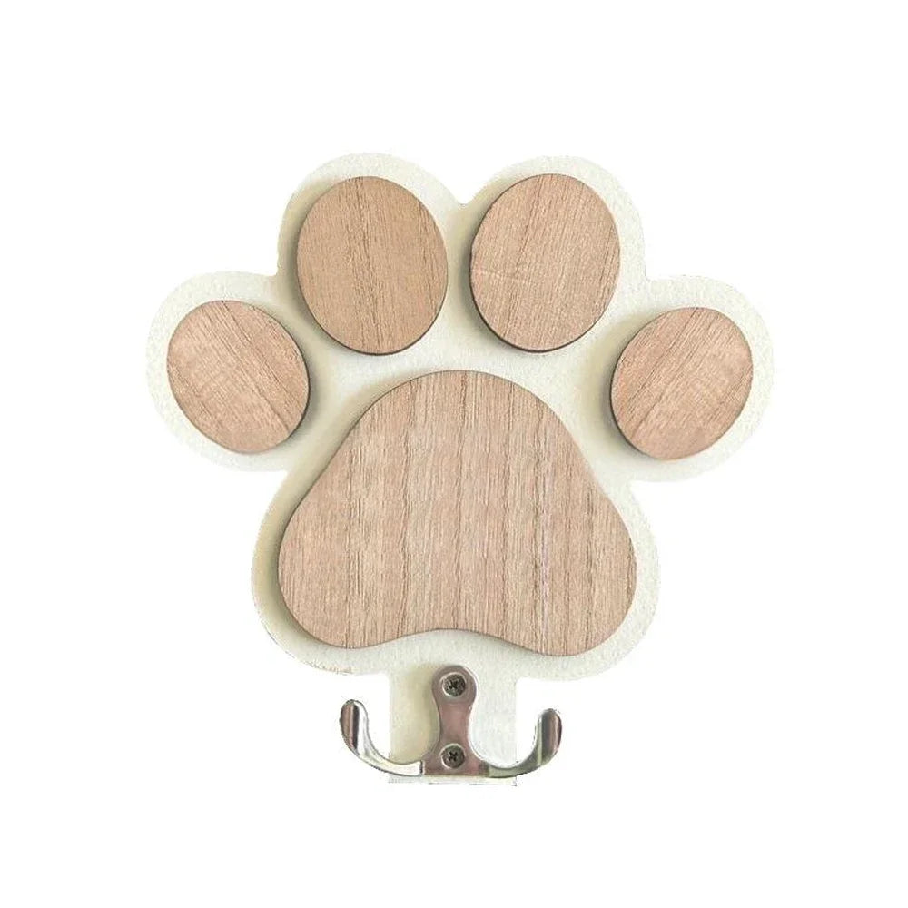 Crochet mural en bois avec motif de patte pour laisse de chien, idéal pour les colliers et les manteaux.