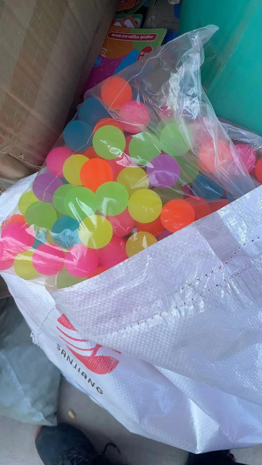 Balle rebondissante colorée